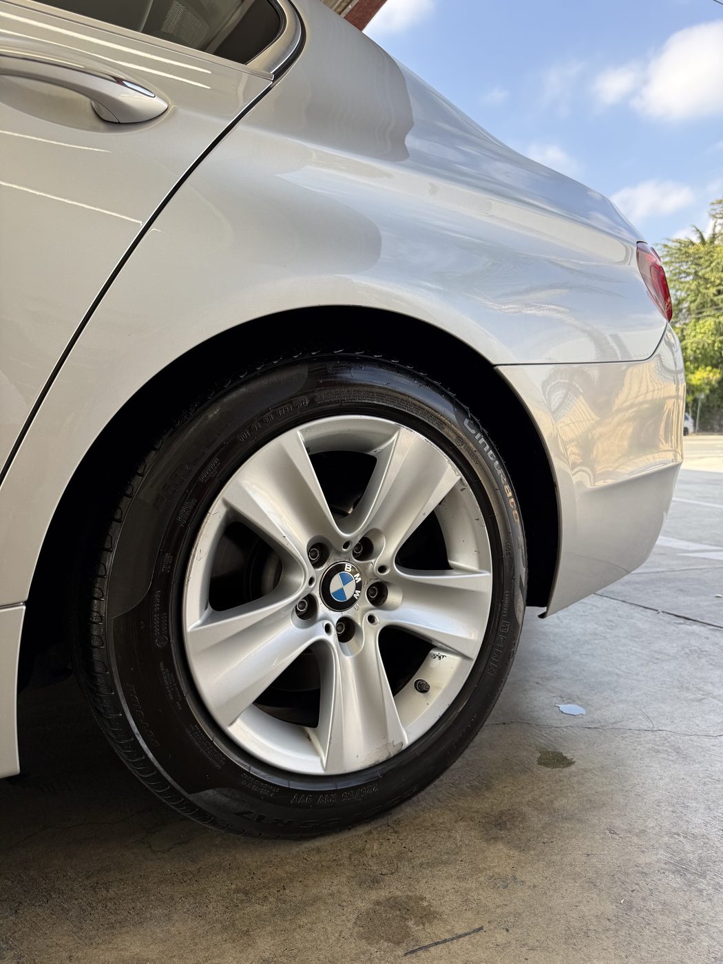 Same BMW wheel cleaned, polished, with tire dressing applied at Fair Oaks Car Wash