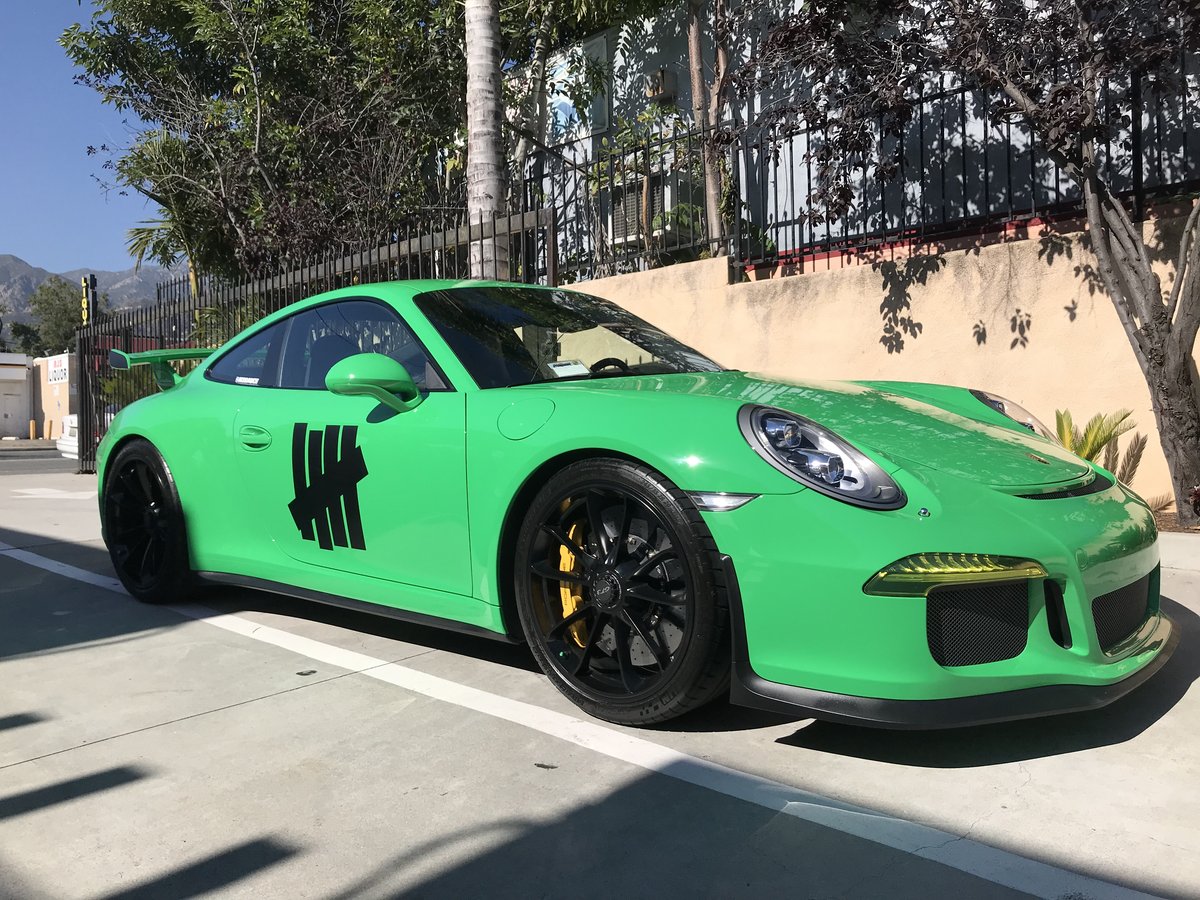 Lime green Porsche 911 GT3 at Fair Oaks Car Wash in Altadena