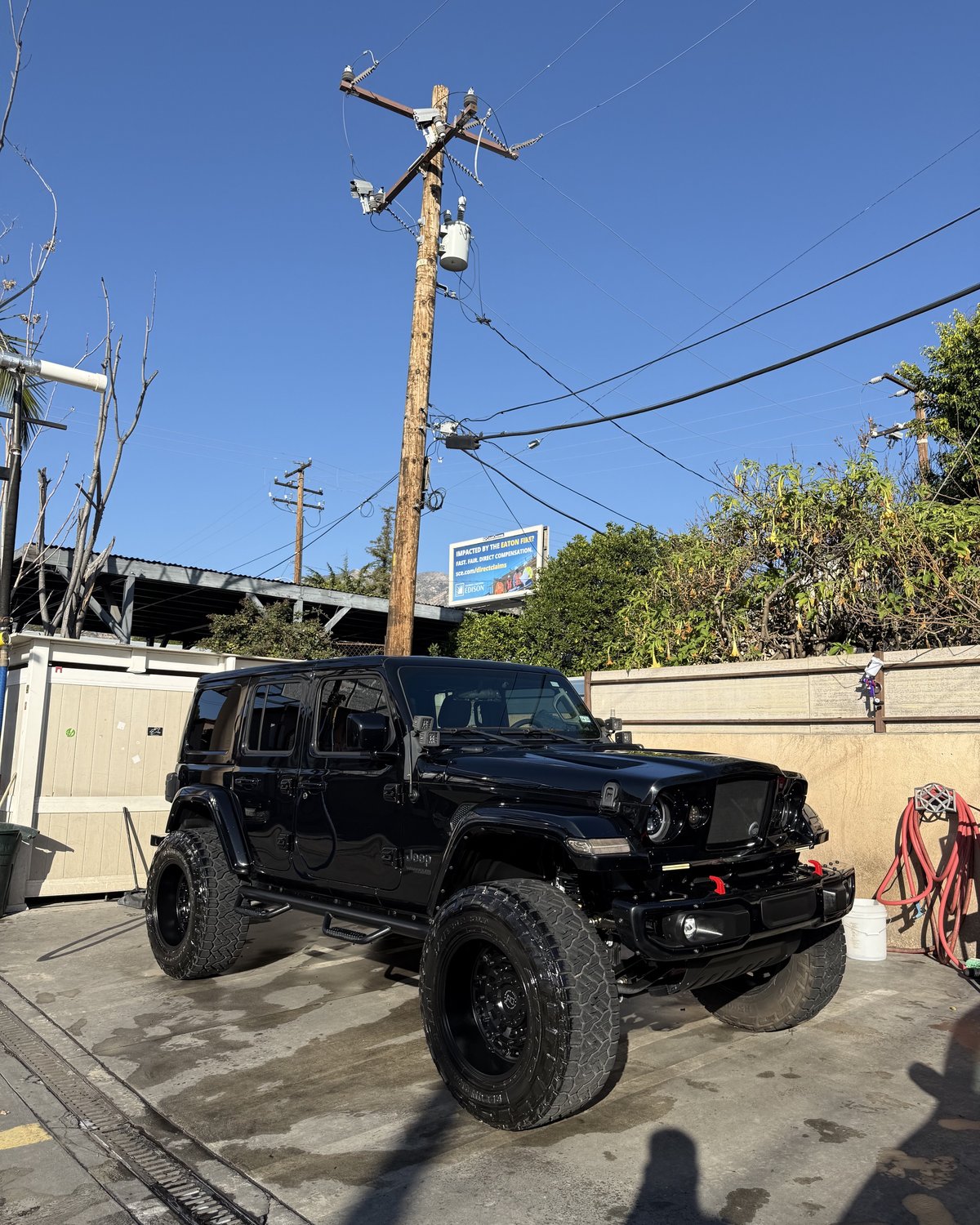 Black lifted Jeep Wrangler at Fair Oaks Car Wash in Altadena